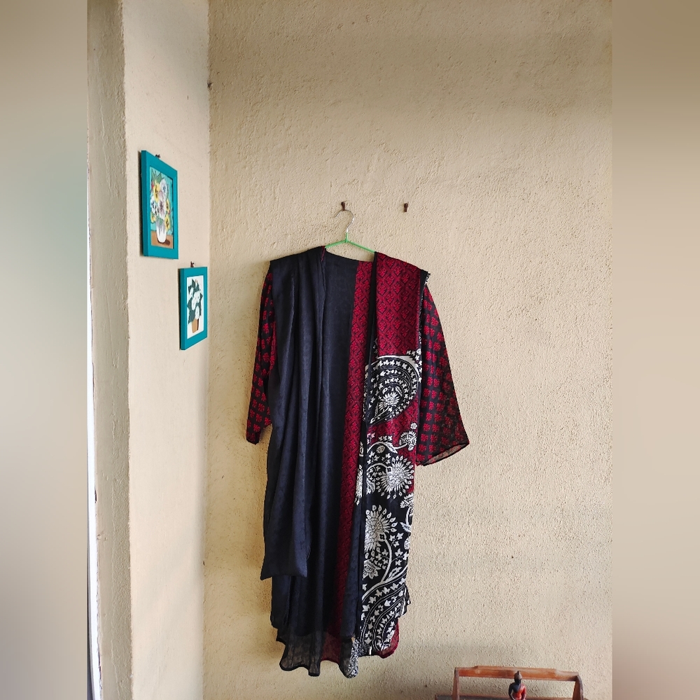 Black and Red Kurta dress/ kurta with long dupatta. Small to medium. - Picture 7 of 15